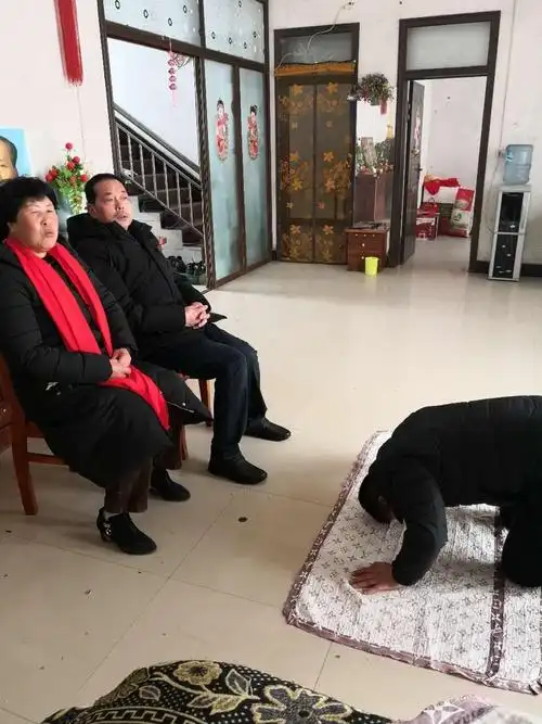 春节叩拜长辈活动·孝行天下 写美篇榜样的力量-家长向父母叩头拜年