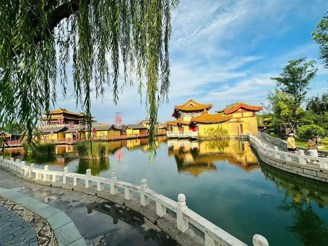 清明上河园位于河南省开封市,是 - 抖音