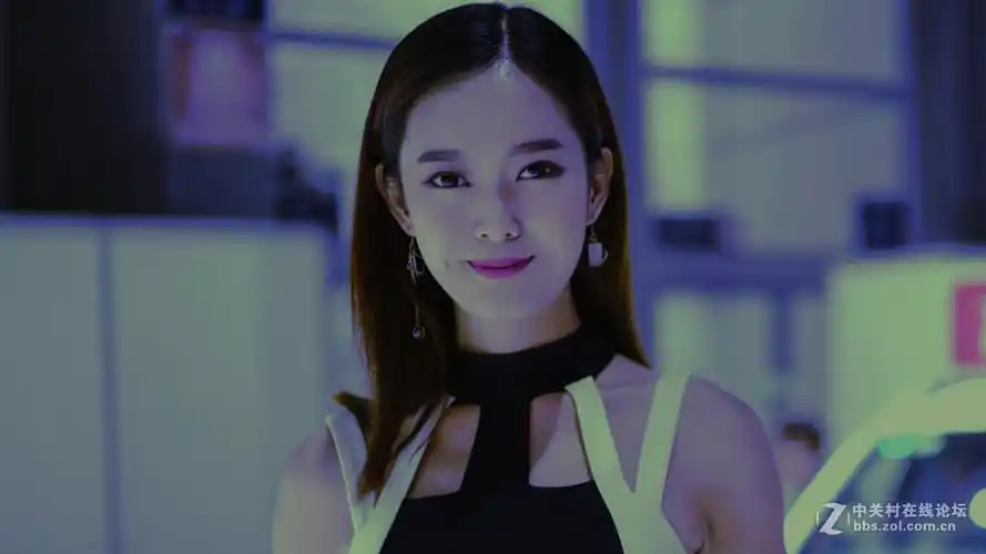 2016车展女主持人乐乐和她的朋友