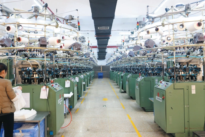 无缝服装生产车间