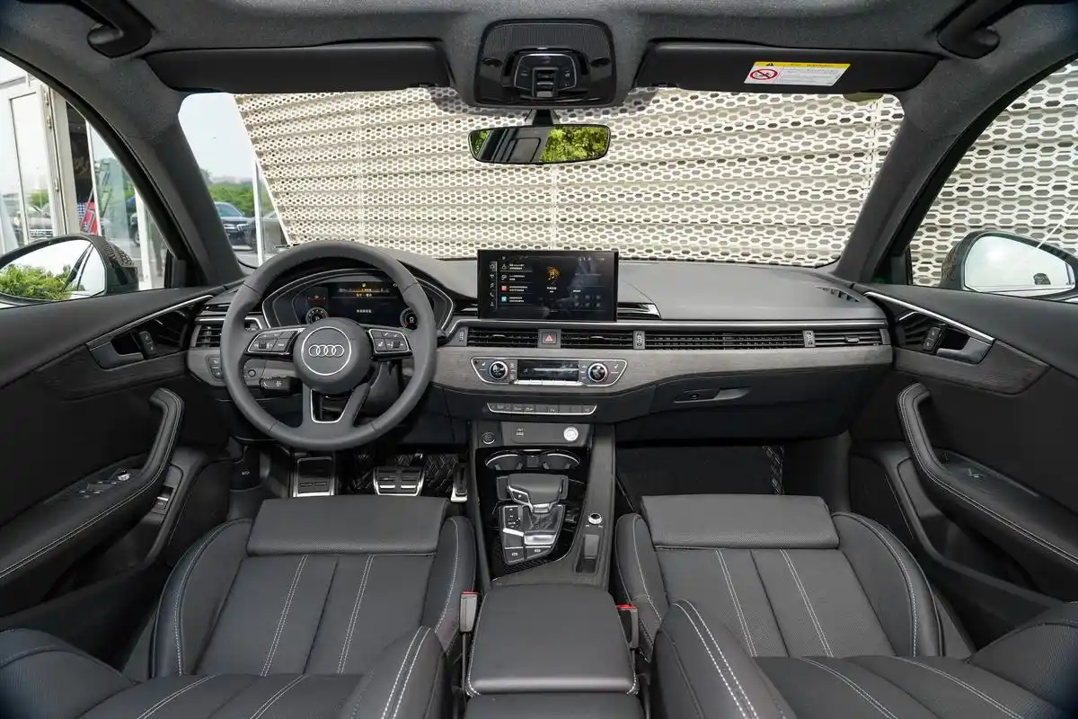 奥迪a4l标配2.0t,最高优惠11.6万,月销1.38万台