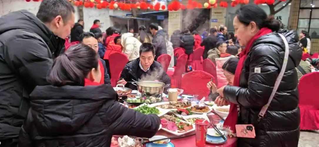 川北一些地方,也有叫"十大碗"的.但这个规矩,如果拿到川