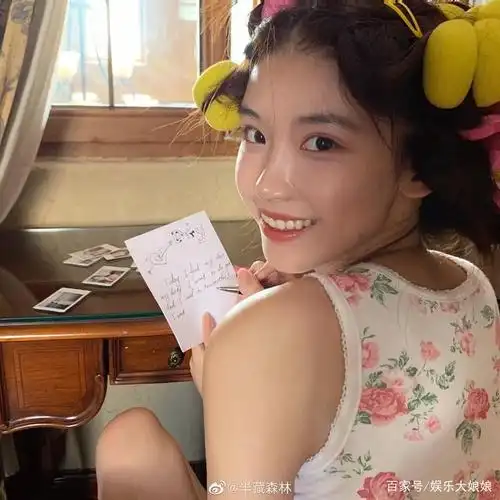 半藏森林|微博晒新"茶艺"照!粉丝表示:长成这样,可以原谅