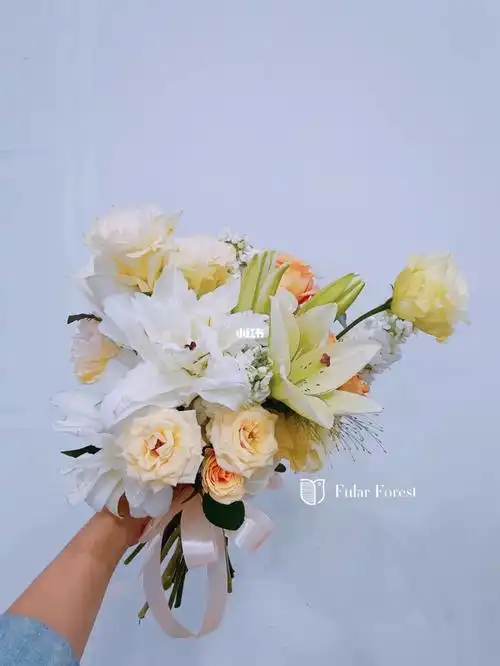 重瓣百合手捧花