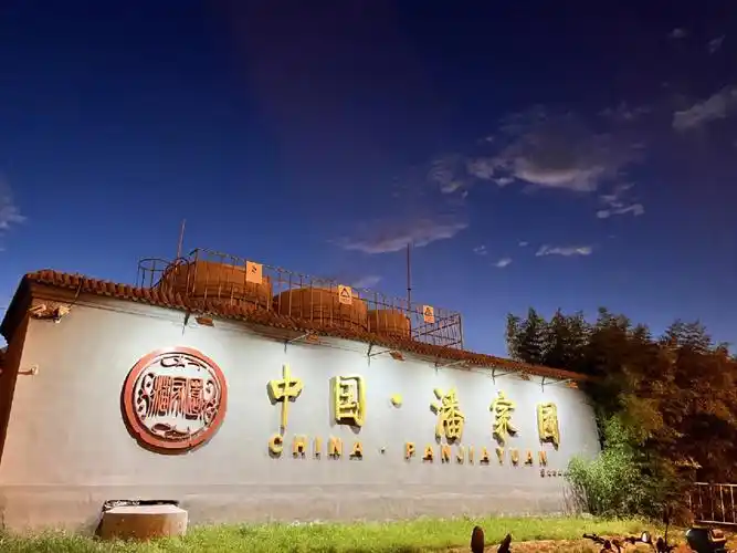 超级多的)路线:10号线潘家园地铁站c1口出距离古玩市场近(图一图二);b