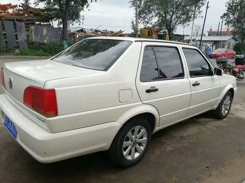 13年大众捷达经典白色