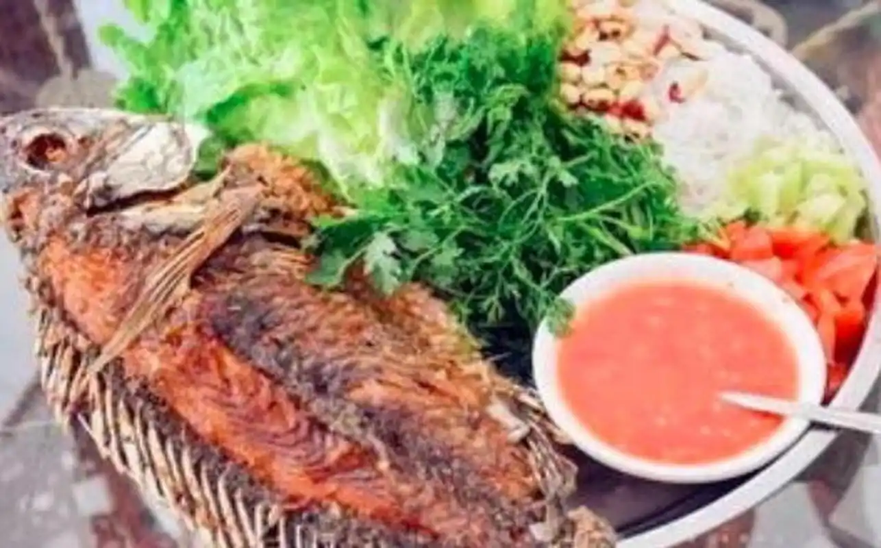 西双版纳菜包鱼 菜包鱼,是傣味中很常见的特色小吃.