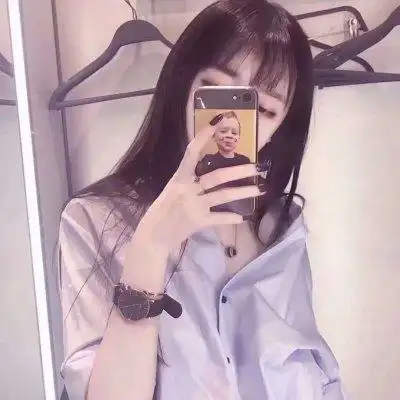 时尚潮流拿手机女生头像