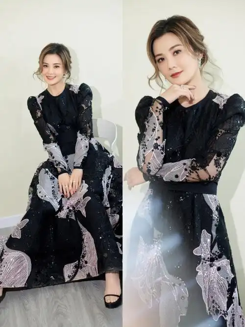 这件礼服终于官宣啦,#阿sa蔡卓妍#身穿小mo家#eliesaab#黑色礼服亮相