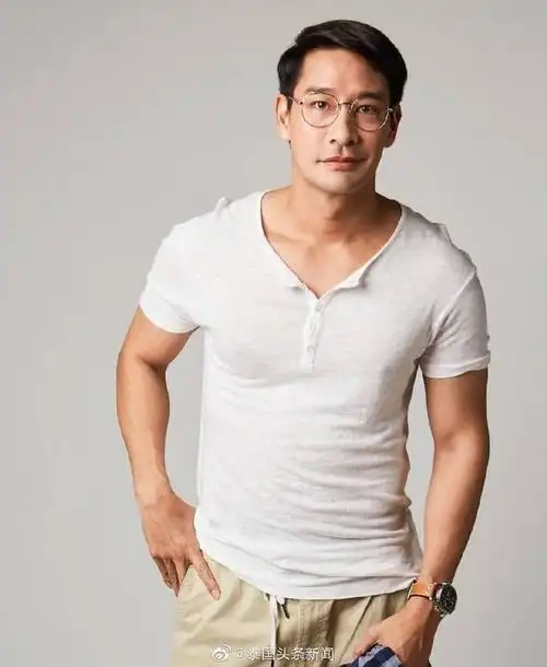 泰国男星 pongnawat 42岁生日,众星齐送祝