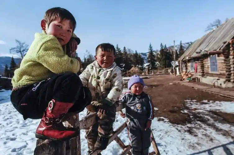 中图瓦人最轻松愉快的节日——春节,也降临在这个冰清玉洁的小小村落