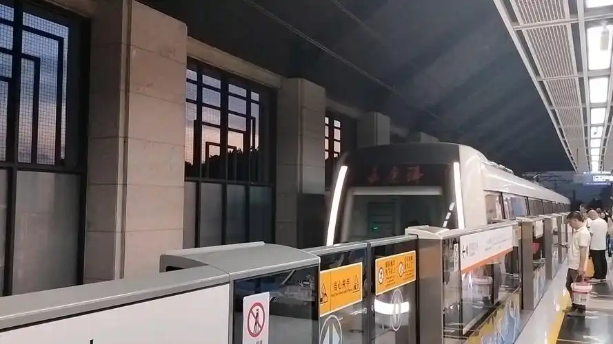 【厦门地铁】1号线 集美学村站 进站视频