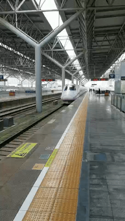 动车抵达宜昌东站从大冶北始发经停汉口站的今天上午10:55来了!