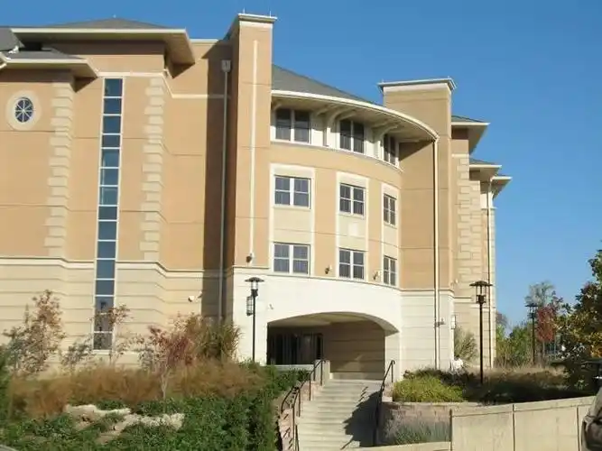 s&amp;t)位于美国密苏里州罗拉(rolla),是密苏里州立大学的一员