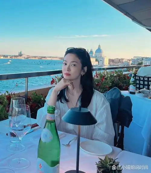 宋慧乔私服分享,她好喜欢穿浅色系的衣服呀,又清新又温柔!