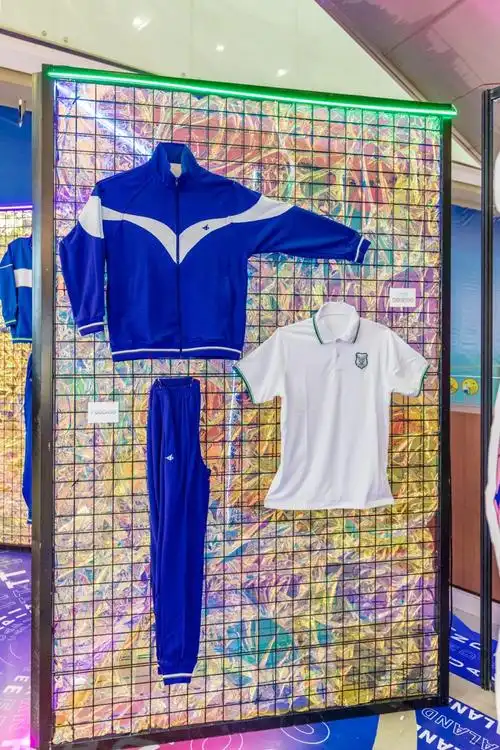 美陈主题展限时市集广州100件校服展in广州凯德乐峰广场美陈网站美