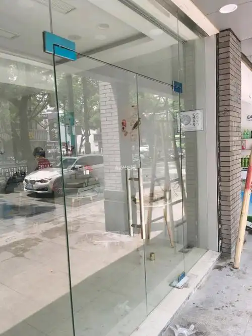 钢化玻璃门