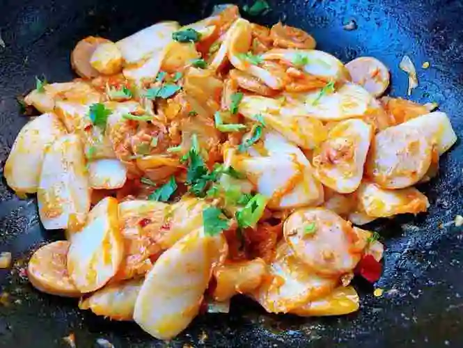 美味的白菜肉丝炒年糕