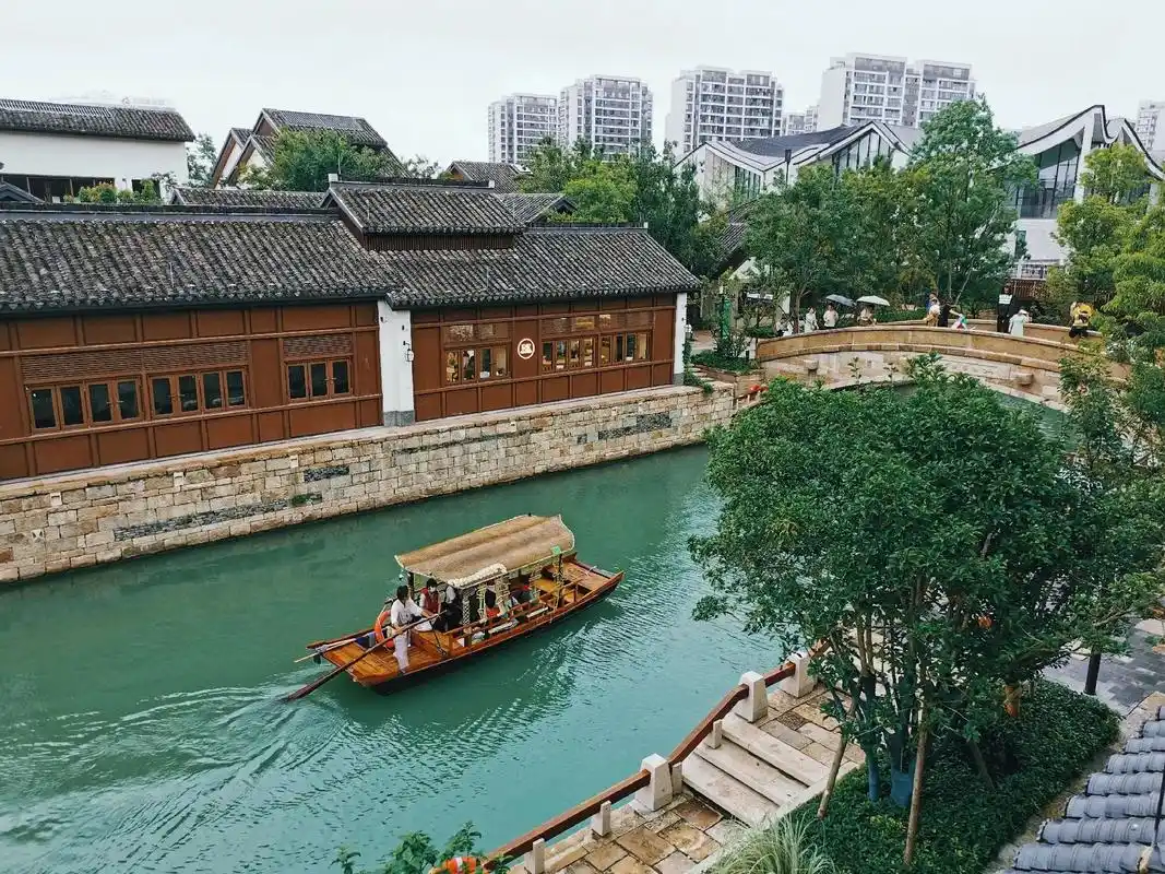上海蟠龙天地 古镇新的打开方式.烟雨江南,淡影入怀,上海的梅 - 抖音