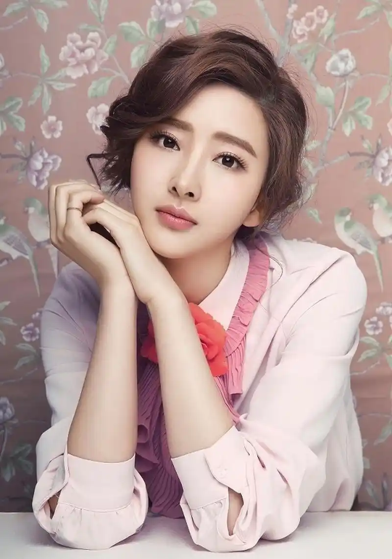 胡丹丹, 1991年10月30日出生于江西省南昌市,中国内地女演员,歌手