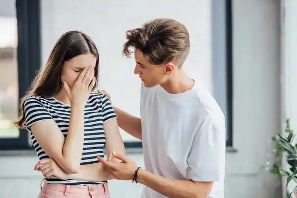 男女之间有没有纯友谊?看这两男一女的相处,你就有答案了