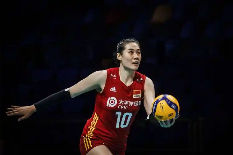 中国女排主力阵容有变?蔡斌采访透露新信号,李盈莹对角呼之欲出