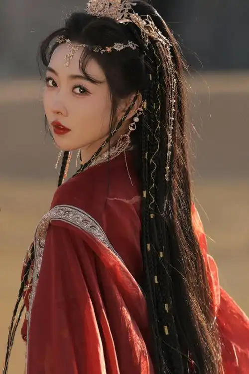 宣璐红衣异域妆