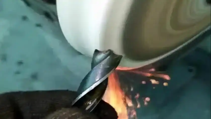 将直接影响钻头顶角的大小及主切削刃的形状和横刃斜角