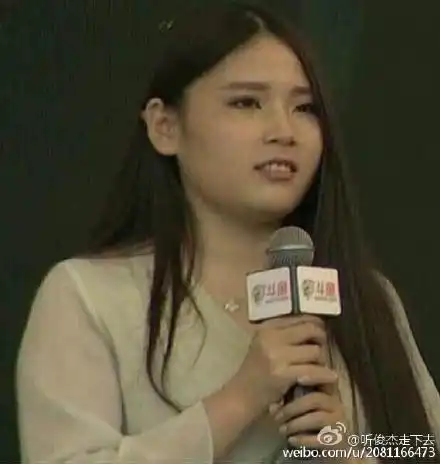 lol主播酥酥现身斗鱼tv嘉年华 网友评论:还我酥酥