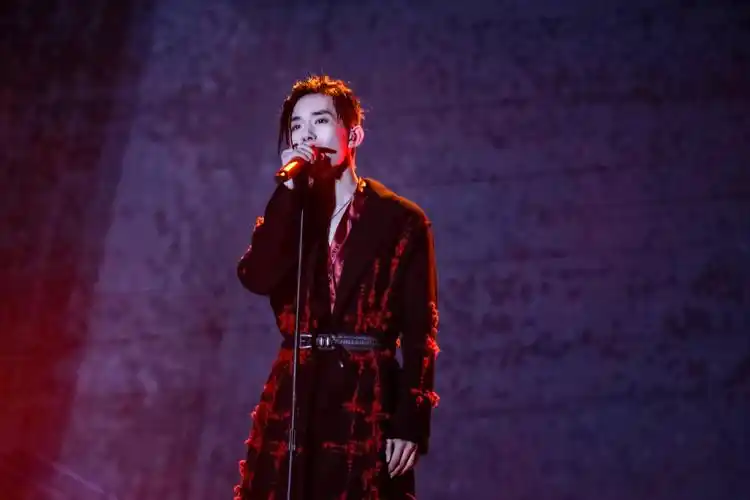 易烊千玺 #tfboys 五周年演唱会 高清 帅气