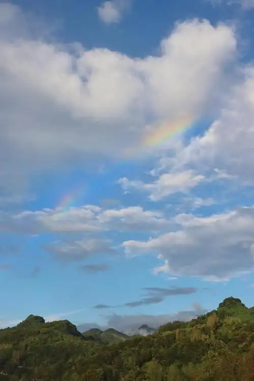 雨过天晴后的美丽彩虹