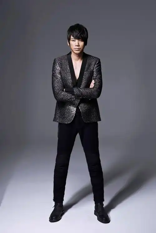 信全新单曲一眼一生为都市夹心糖发声