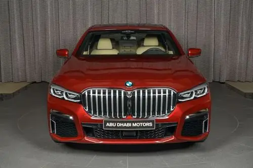 不只有黑色才能彰显气场宝马新7系配砂金石红色车漆