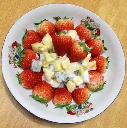 妩可取玳做的酸奶水果沙拉
