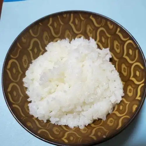 第1步,准备米饭1碗.