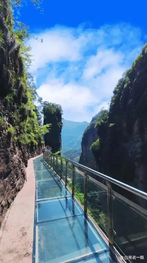 灵岩景区主要景点推荐和介绍,如屏霞嶂-嶂高广数百丈