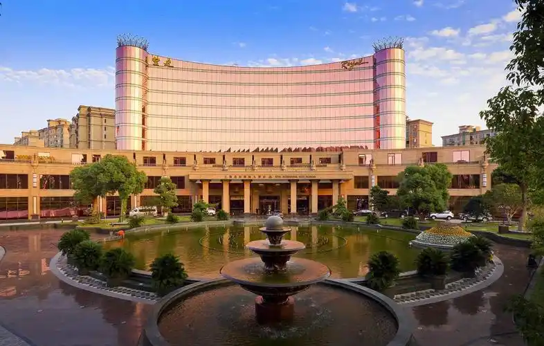 ‹ ›                       上海皇庭酒店