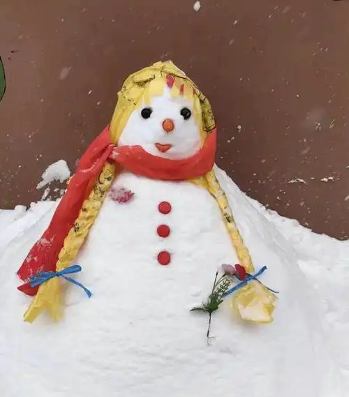 哈尔滨人真会玩 小区院里堆出坦克和军舰|雪雕|雪人|雕塑|香坊区