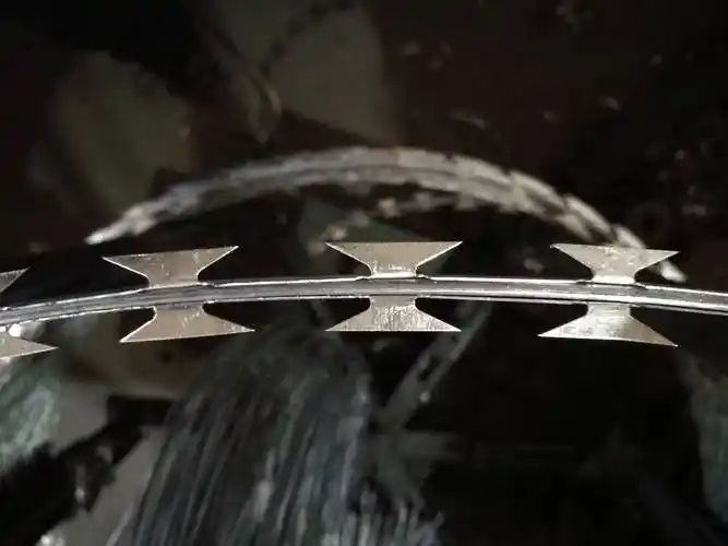 安装刀片刺绳的大致介绍_防护_产品_防腐