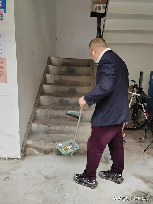 "党员无论在哪里都不能忘记自己的身份"南京人封和平西安做好事