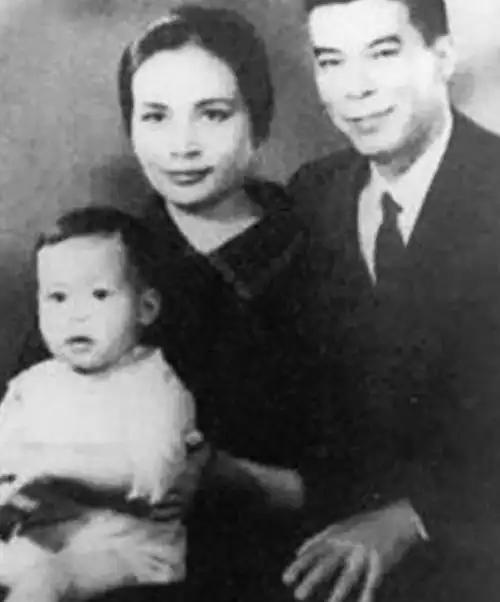 1975年蒋介石死后,蒋经国在一篇文章中曾夸耀14岁的外孙俞祖声聪慧