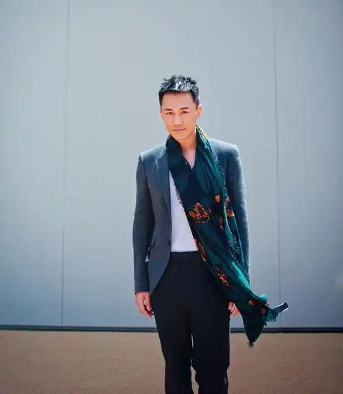 p>林峰,1979年12月8日生于福建厦门,中国香港影视男演员,流行乐歌手.