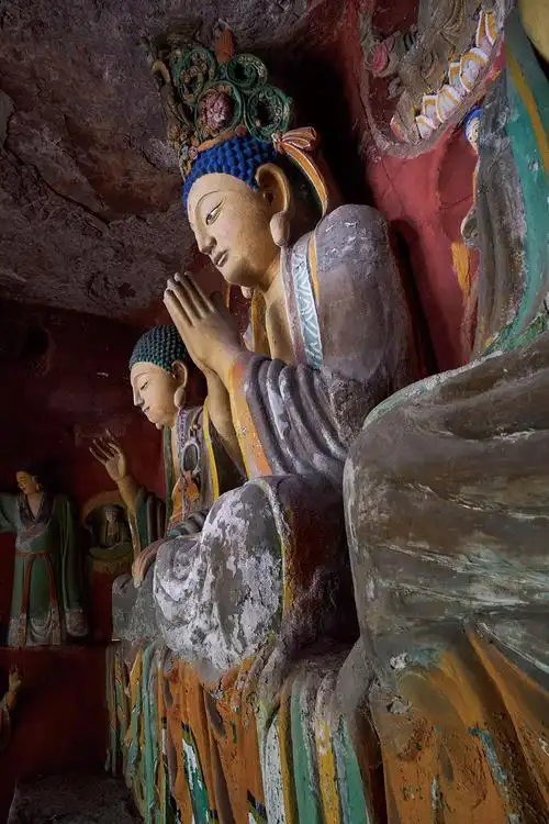 安岳新发现的川密三身佛造像