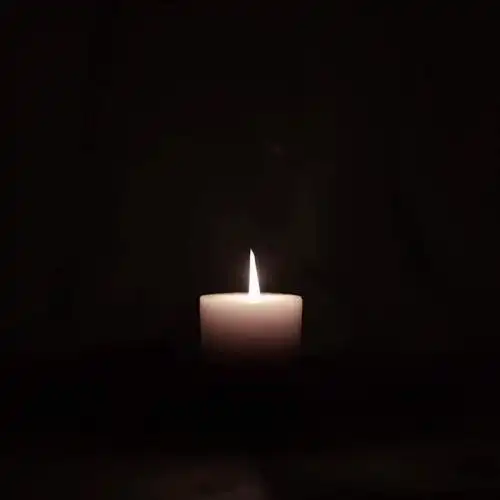 据悉,刘思希在社交平台上传蜡烛照悼念,并配文:"夏玉麟先生已于今早8