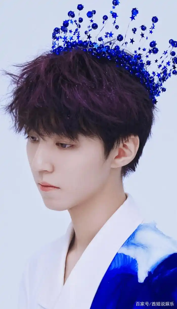 王俊凯高清手机壁纸:氛围感下的甜系少年