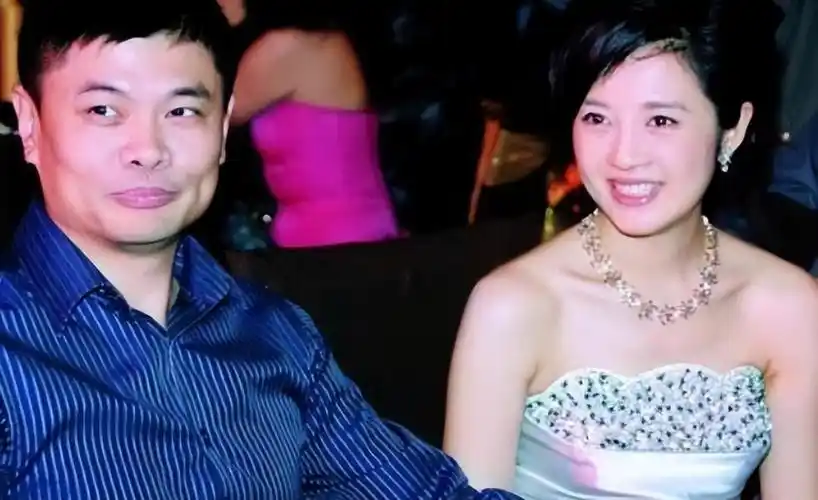 回顾许戈辉想嫁默多克没嫁成只能给人家打工和丁健婚姻受争议