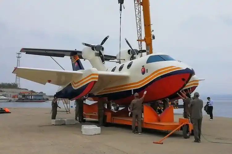 1/ 12 2018年9月17日,由河南省郑州市上街区企业设计制造的海王地效翼