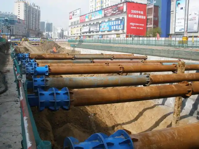 基坑内的出土马道