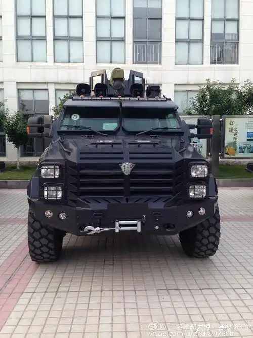 新型剑齿虎警用装甲车外形威猛 价值160万