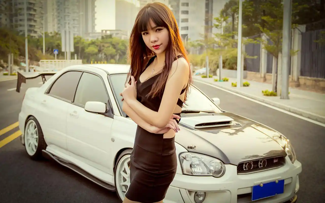 红唇长腿车模献吻斯巴鲁翼豹壁纸高清大图预览1920x1200_汽车壁纸下载